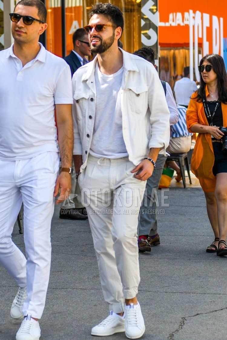 Men's spring, summer, and fall outfits and outfits with plain sunglasses, plain white denim jacket, plain white t-shirt, plain white easy pants, plain white ankle pants, and white low-cut sneakers.