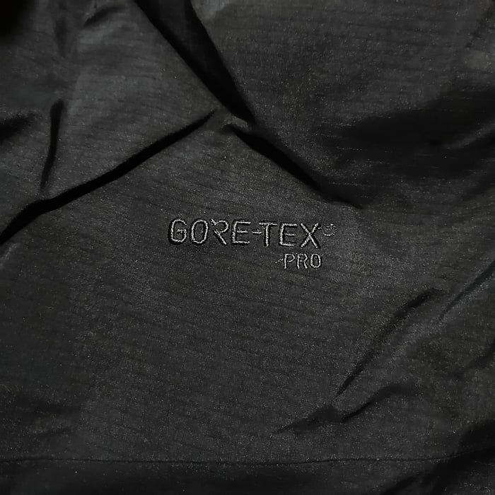 アークテリクス ベータジャケットの魅力①「防水性・透湿性・防風性を兼ね備えたGORE-TEX(ゴアテックス)素材」
