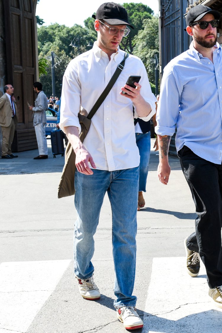 The "tusk bag," a popular accessory for the city boy of today, is just right for adding an accent to a summer outfit!