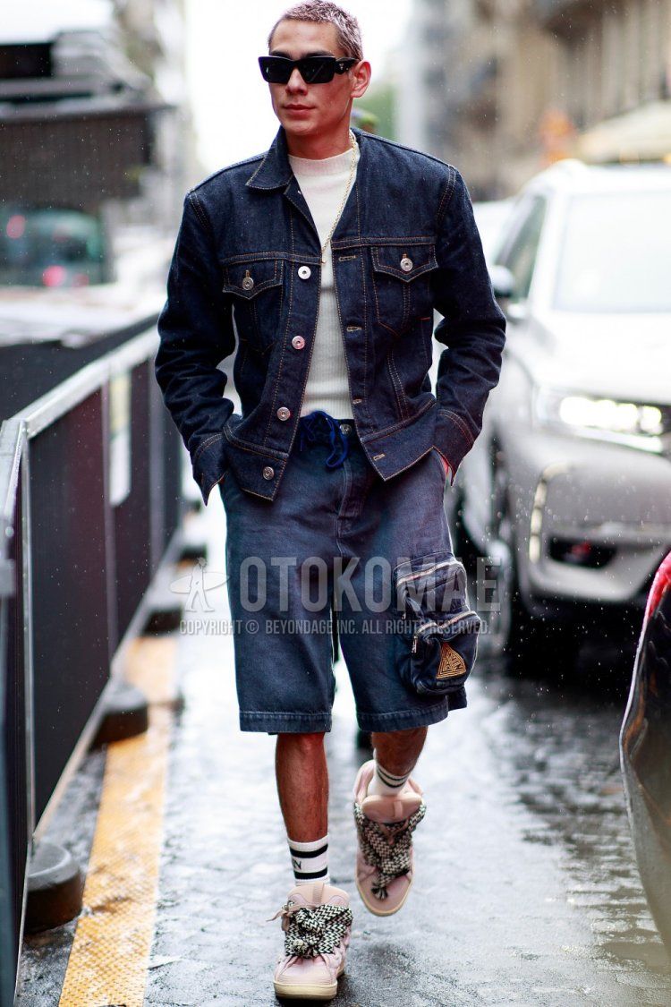 Men's spring/summer coordinate and outfit with plain black sunglasses, plain navy/blue denim jacket, plain blue shorts, white one-pointed socks, and pink sneakers.