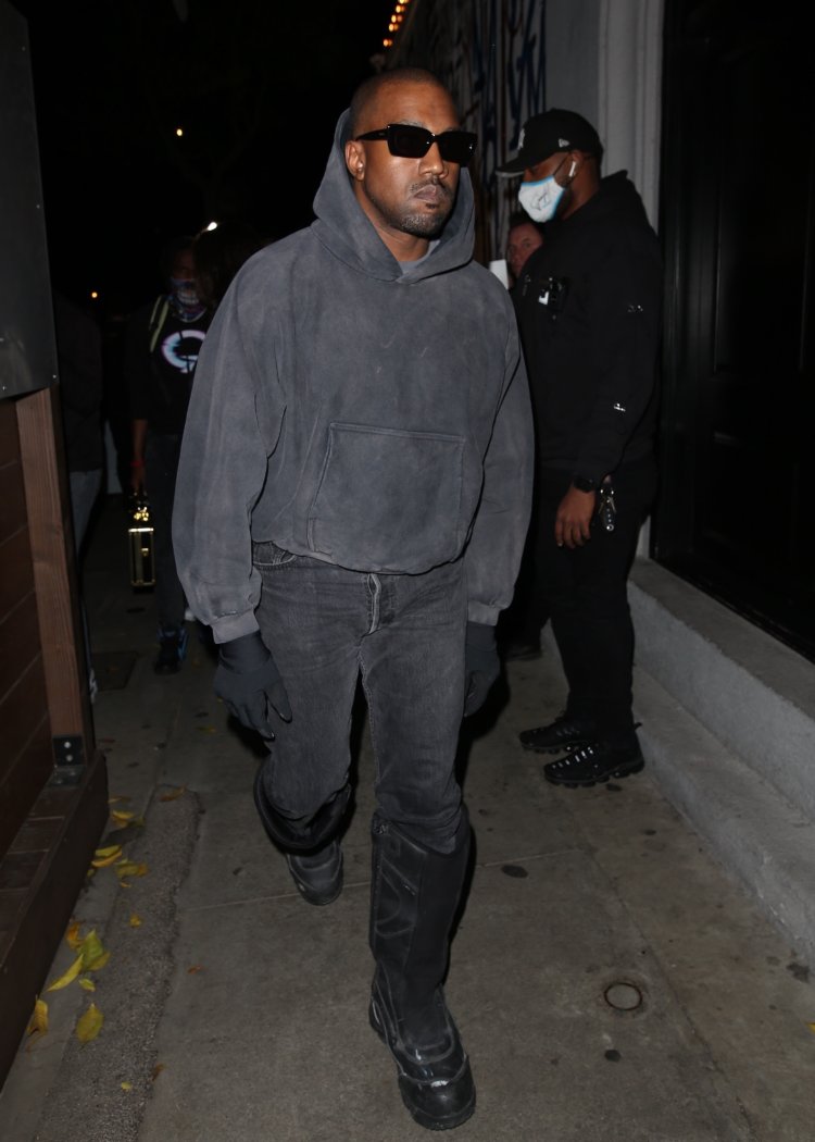 Kanye West arrives at Craig’s
