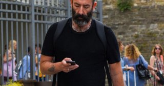 Tシャツ×ネックレスの理想的な合わせ方は？大人が参考にしたい３つのテクニック