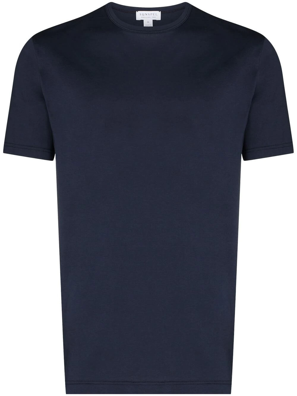 ネイビーtシャツ コーデにフォーカスした最新のメンズストリートスナップを厳選紹介 メンズファッションメディア Rosashops 男前研究所