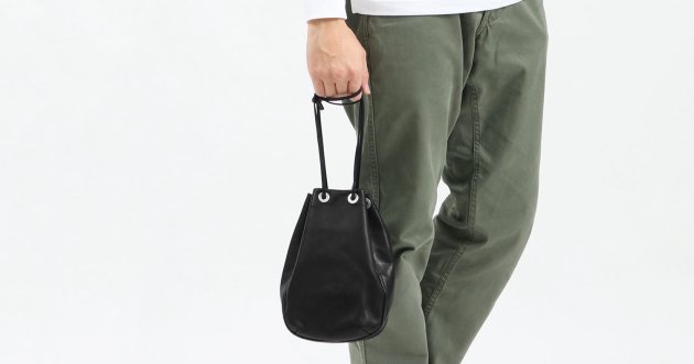 Nowadays, the “drawstring bag” has become an existence that men cannot overlook. We introduce items from recommended brands!