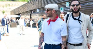 オシャレの達人も実践する「Tシャツ×スカーフ」のコーデ実例＆選び方を紹介！