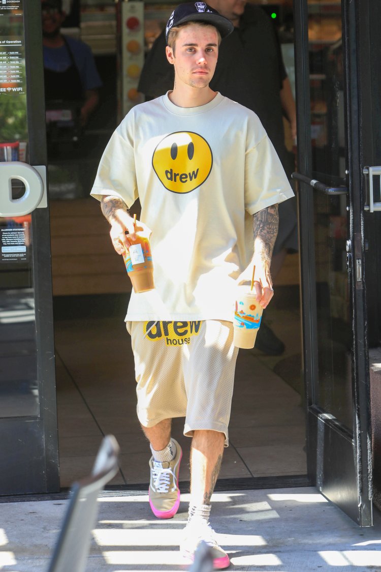 Justin Bieber at Baskin Robbins in Los Angeles