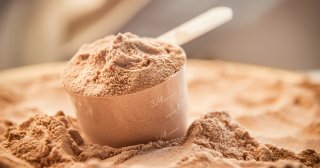 一日に摂取すべきタンパク質量は？おすすめの食材やプロテインも併せて紹介