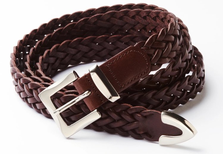 GENTLEMAN PROJECTS' TRENZADO, a leather belt for men in their 30s "