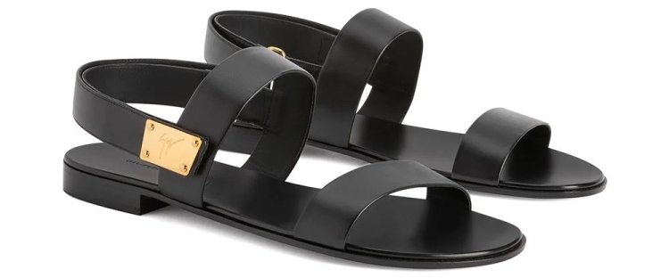 Sandals for men in their thirties, " Giuseppe Zanotti's leather sandals."