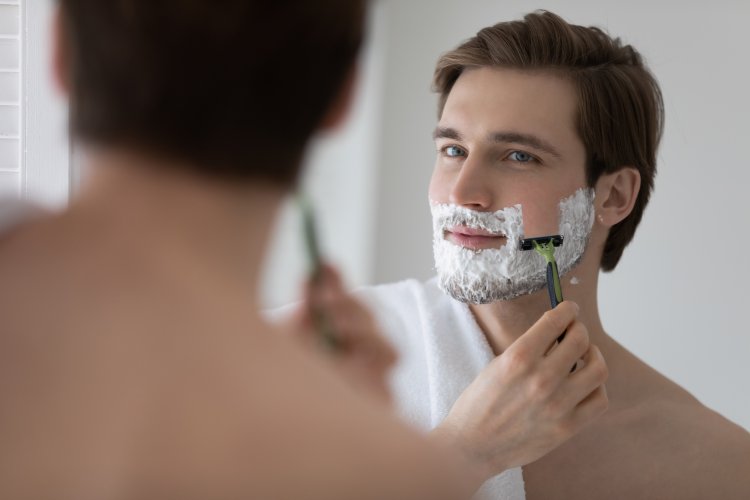 カミソリ負けを防ぐ髭剃りのコツ④「カミソリ負け対策には順剃りが基本」