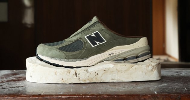 SNS and New Balance have teamed up to create the latest long-awaited collaboration shoes! A new take on the popular “2002R Mule” model!