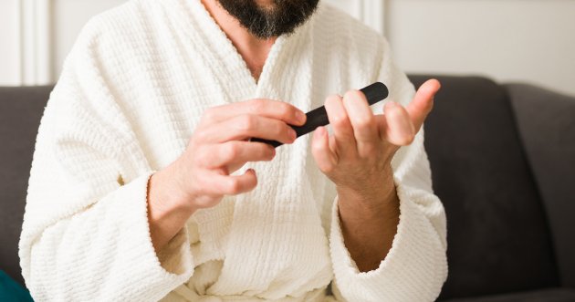 男性の爪の手入れは何日に１回やるべき？ネイルケアの基礎知識＆おすすめアイテムを紹介
