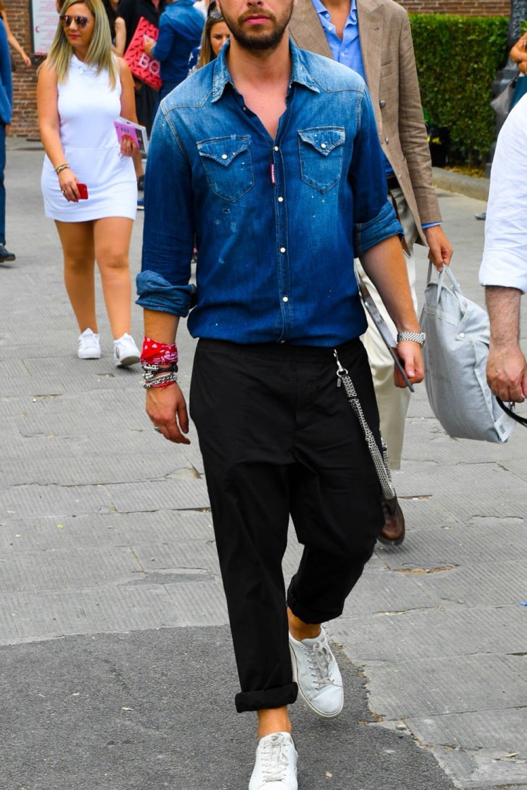 What are some tips for a solid denim shirt coordinate?
