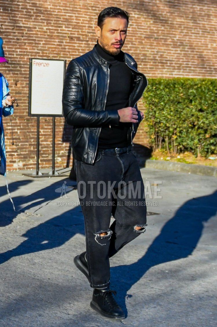 Men's spring/fall/winter coordinate and outfit with plain black rider's jacket, plain black turtleneck knit, plain black leather belt, plain black damaged jeans, plain black socks, and black low-cut sneakers.