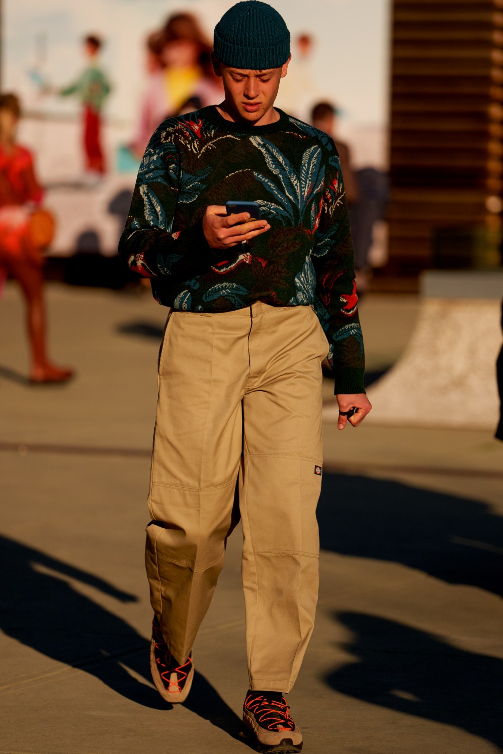 ベージュパンツ コーデ特集！汎用性バツグンのボトムスを使ったメンズの着こなしを紹介 メンズファッションメディア OTOKOMAE 男前研究所