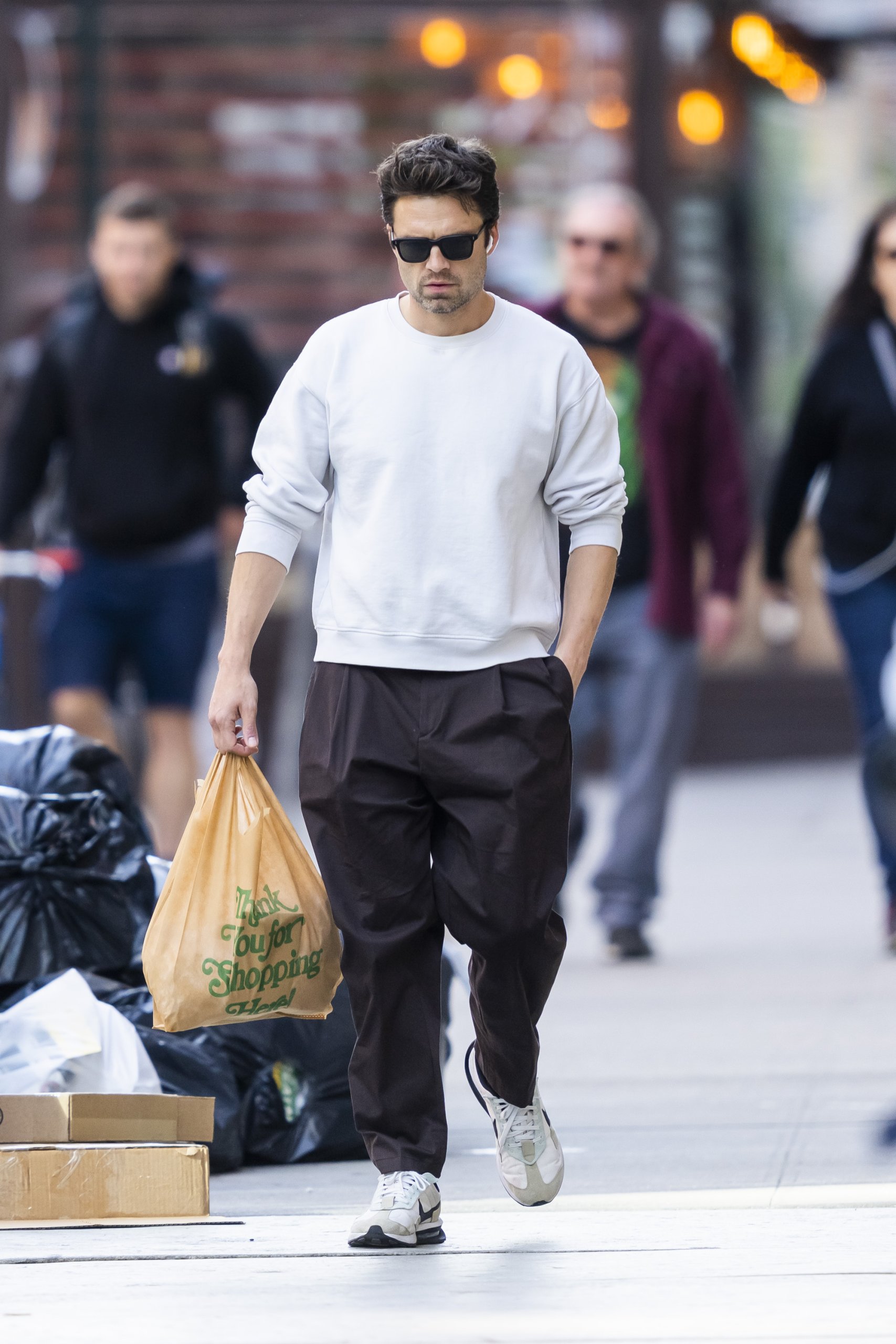 海外セレブのファッション特集 メンズコーデの参考にしたい男前スナップを厳選紹介 Exclusive Sebastian Stan Is Pictured In New York After Allegedly Spotted Kissing Annabelle Wallis Otokomae 男前研究所