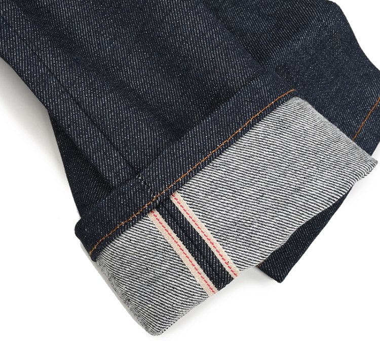 Feature of A.P.C.'s denim (2) "High-quality denim fabric made in Japan with careful selection and attention to detail.