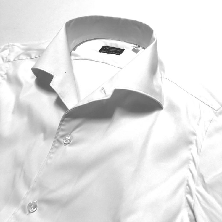 白シャツ選びのポイント２「ノーネクタイでキマる襟型」