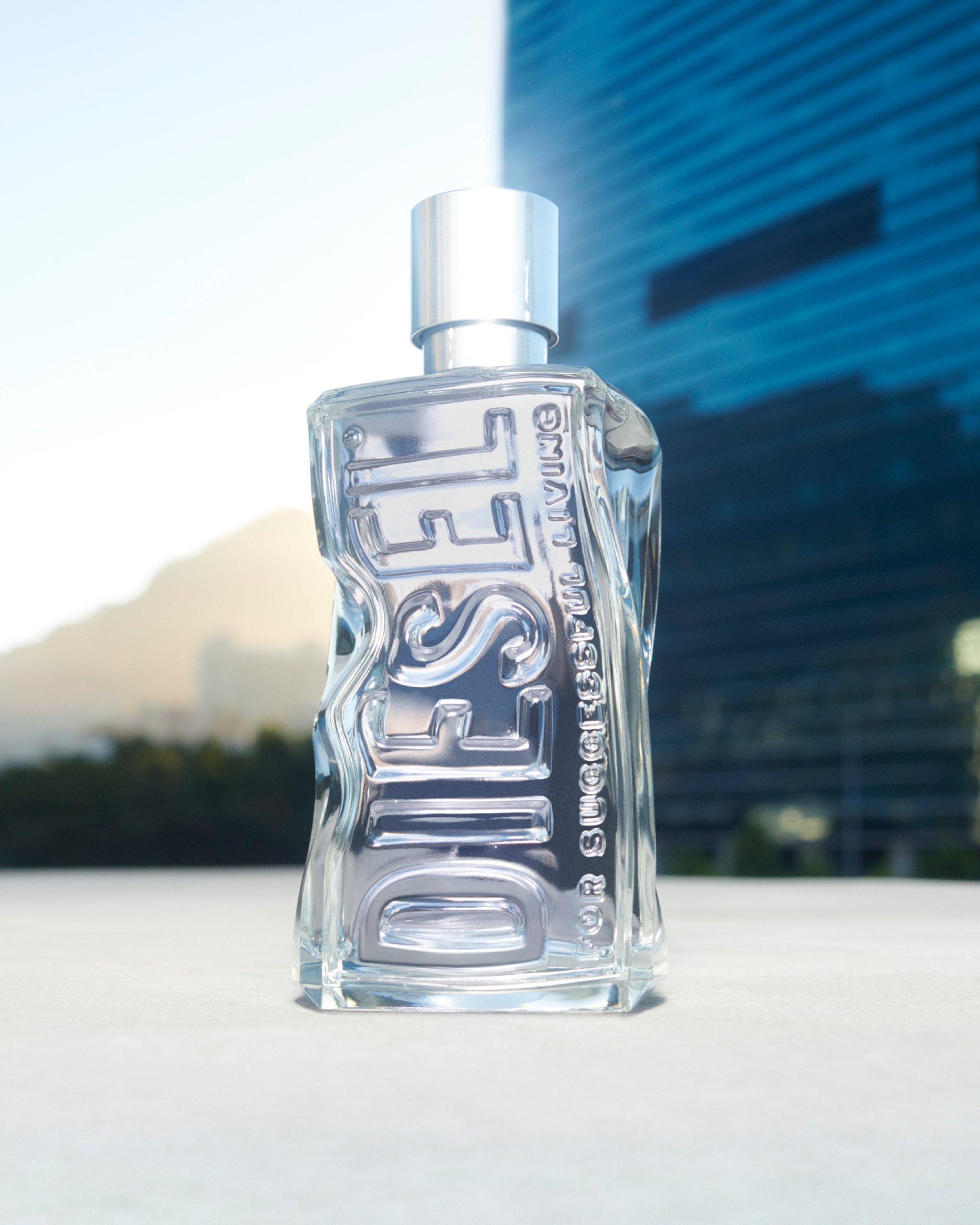 LOW_D-BY-DIESEL---THE-NEW-FRAGRANCE_PRODUCT-GLORIFICATION-STILL-LIFE-_PR-CROPS_DI766_LOREAL-FRAGRANCE-22_DIGITAL-CAMPAIGN_PRODUCT-GLORIFICATION_PR-CROPS_72dpi_06