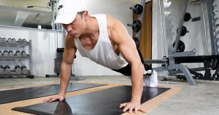 腕立て伏せの効果的なやり方は？効かせるコツやバリエーションを紹介！