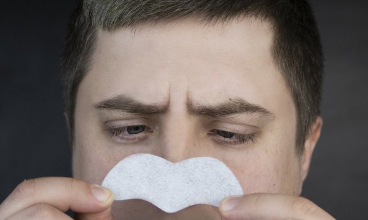 What NG behaviors aggravate the blackheads on the nose?
