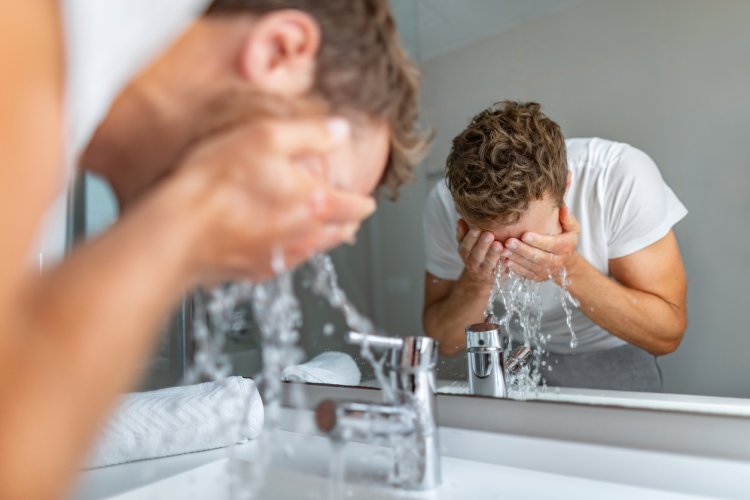 鼻の黒ずみ 男性 ケア方法①「正しい洗顔を行う」