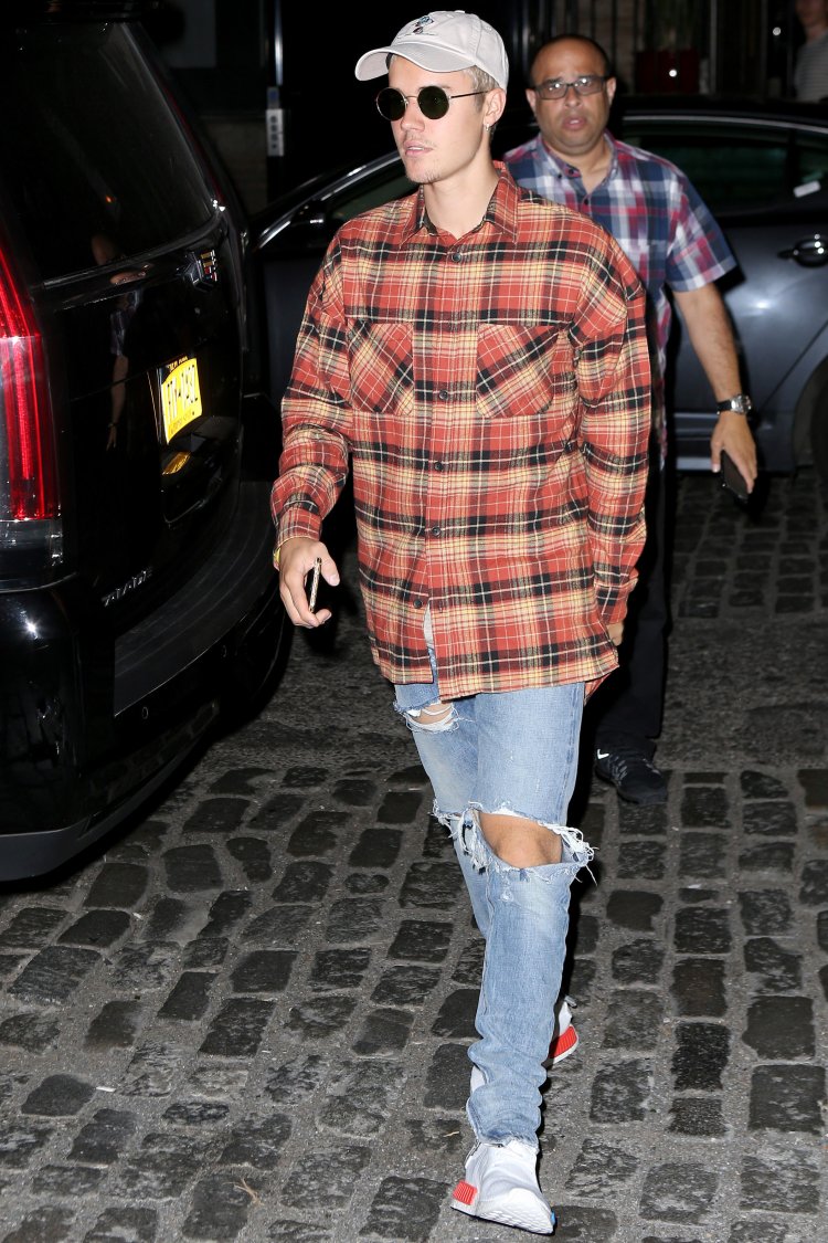 *EXCLUSIVE* Justin Bieber heads to a casual dinner in the meatpacking district