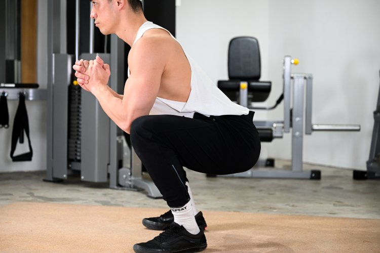 What are the key points to be aware of in squatting?