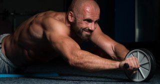 強烈に効く！腹筋ローラーの効果的な使い方を初心者向けに紹介