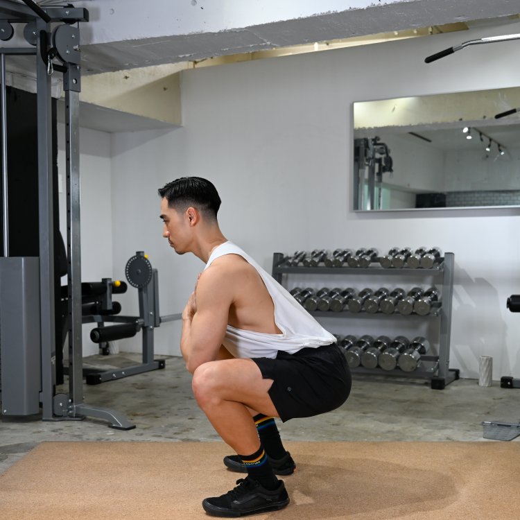 (4) What is the correct form for normal squats?