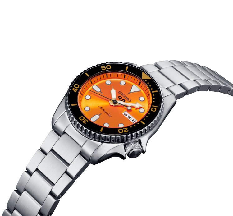 The appeal of heritage models is concentrated! A compact 38mm model from Seiko 5 Sport