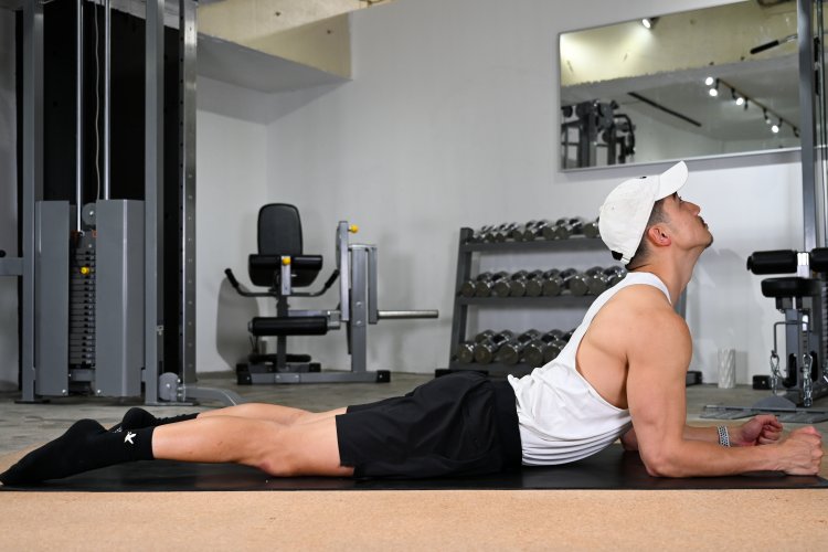 Stretching the abdominal muscles