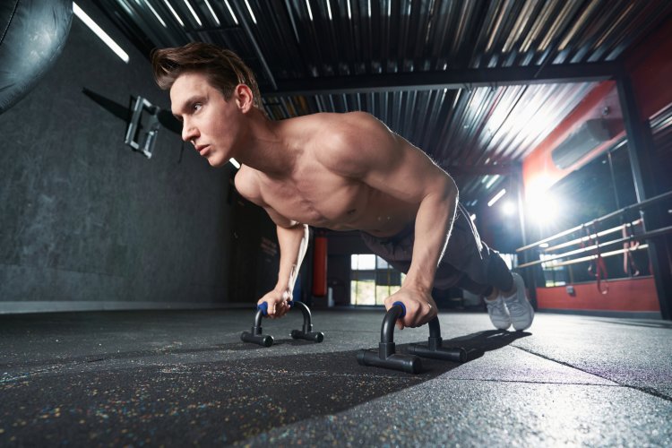 We also recommend using a "push-up bar" to increase the effectiveness of push-ups.