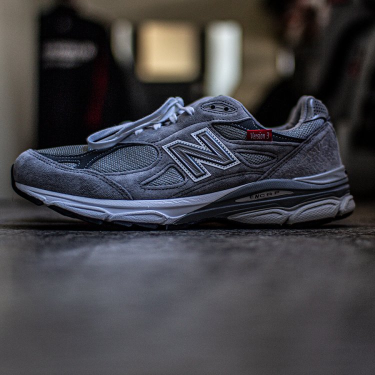 Attraction of the New Balance "990v3" (3) "Sophisticated silhouette with no waste