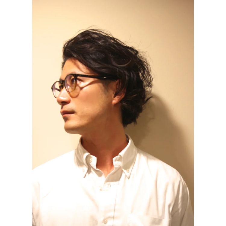 Hairstyle that looks good with glasses for men recommended (6)