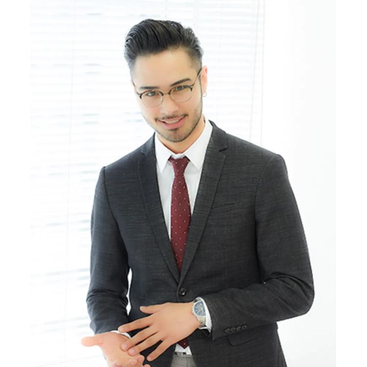 Hairstyle that looks good with glasses for men recommended (8)