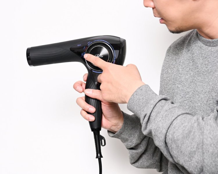 ReFa BEAUTECH DRYER PRO "Equipped with a special mode to raise the roots of the hair!