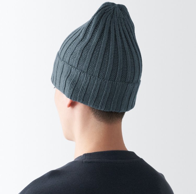 Wool on the outside, but cotton on the skin surface, so it doesn't sting! MUJI