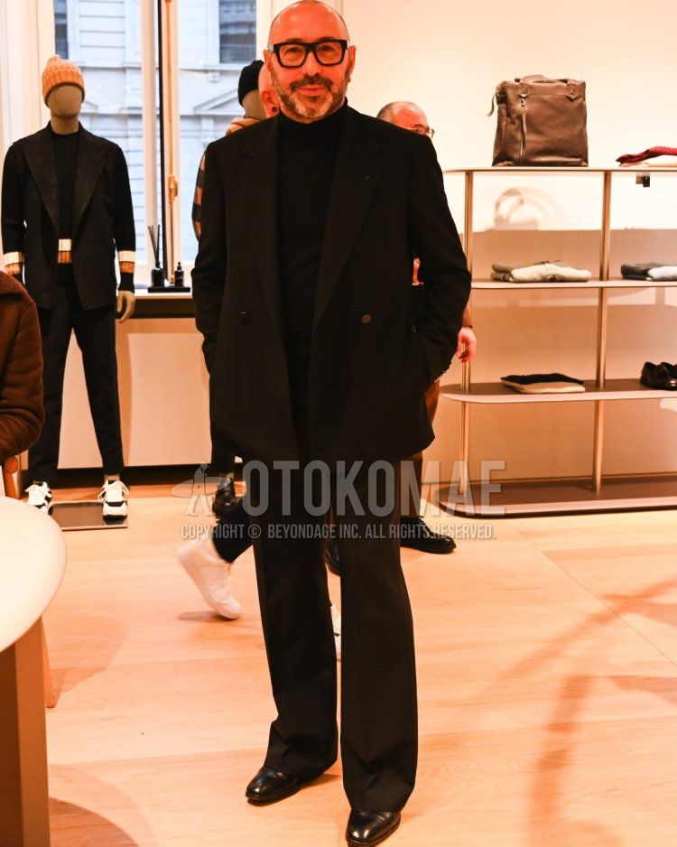 Men's fall/winter coordination and outfit with plain black glasses, plain black turtleneck knit, black plain-toe leather shoes, and plain black suit.