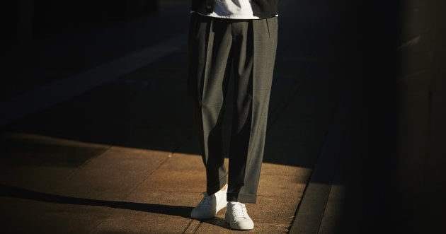 Half a step ahead of ON/OFF slacks. What is the appeal of the new sense of trousers that mixes six major men’s tastes?