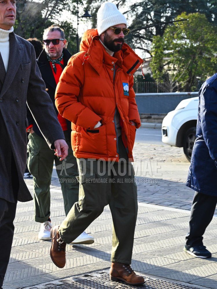 Men's fall/winter coordinate and outfit with plain white knit cap, plain brown sunglasses, Holber plain orange down jacket, plain white turtleneck knit, plain olive green cargo pants, and brown work boots.