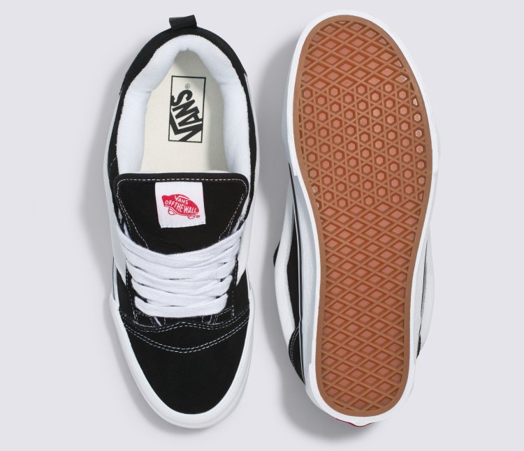 Characteristic of Vans "New School" (2) Fat "volume" reminiscent of skater shoes of the 90s