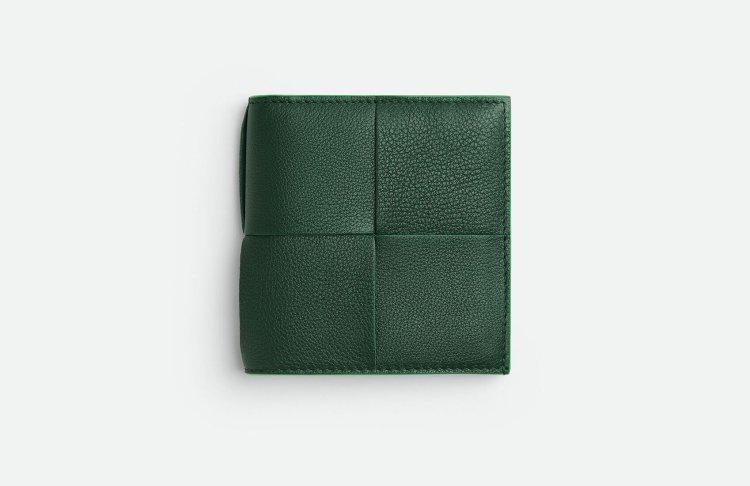Bottega Veneta Bifold Wallet Recommended Model 5: "Cassette Slim Bifold Wallet