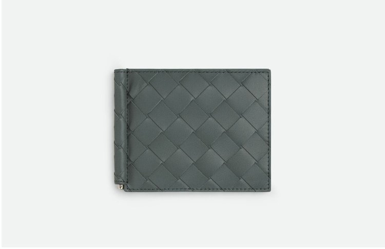 ボッテガ・ヴェネタ 二つ折り財布 おすすめモデル⑥「イントレチャート マネークリップ付き二つ折りウォレット」