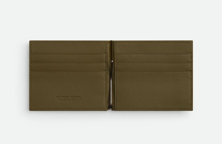 ボッテガ・ヴェネタ 二つ折り財布 おすすめモデル⑥「イントレチャート マネークリップ付き二つ折りウォレット」