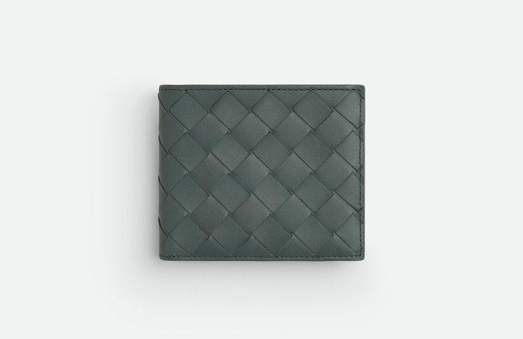 ボッテガ・ヴェネタ 財布の魅力①「幅広いシーンで使えるシンプルで上品なデザイン」