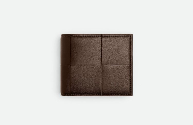 ボッテガ・ヴェネタ 二つ折り財布 おすすめモデル②「カセット 二つ折りウォレット」