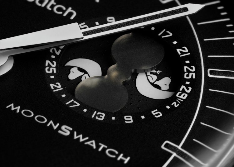 New Moon Watch from OMEGA and Swatch is "NEW MOON" with a "new moon" motif