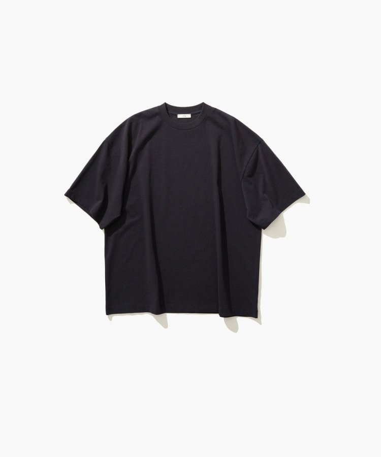 Aiton "T-shirt" recommended model (1) "FRESCA PLATE | Oversized T-shirt