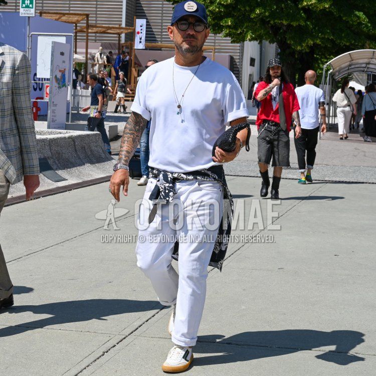 Summer/spring men's coordinate and outfit with navy one-point baseball cap, plain black glasses, plain white t-shirt, all black shirt, plain brown leather belt, plain white chinos, white low-cut sneakers, plain leather black clutch bag/second bag/drawstring.